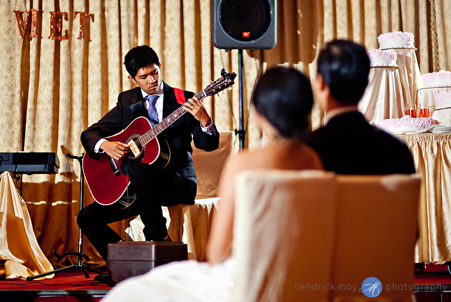 Mulan-NY-Wedding-Photography-guitarist