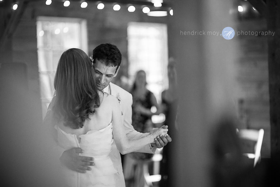 Hudson-Valley-Wedding-Photographer-NY-first-dance