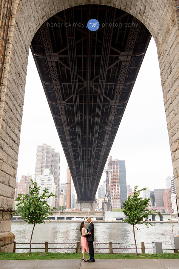 Roosevelt Island engagement photographer manhattan bridge