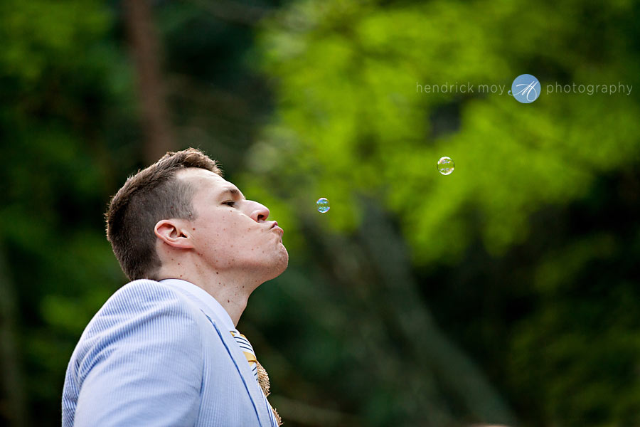 Hudson-Valley-Wedding-Photographer-NY-blowing-bubbles