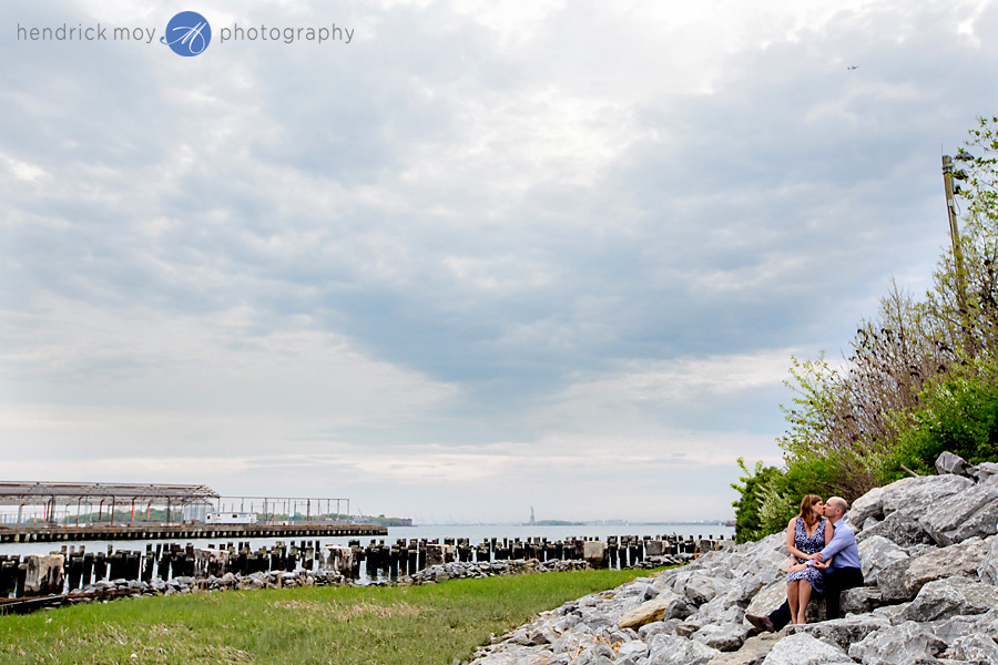 brooklyn engagement photographer statue of liberty