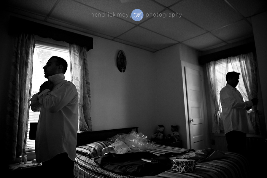 Newark-NJ-Wedding-Photographer-Hendrick-Moy-groom-best-man-preparation