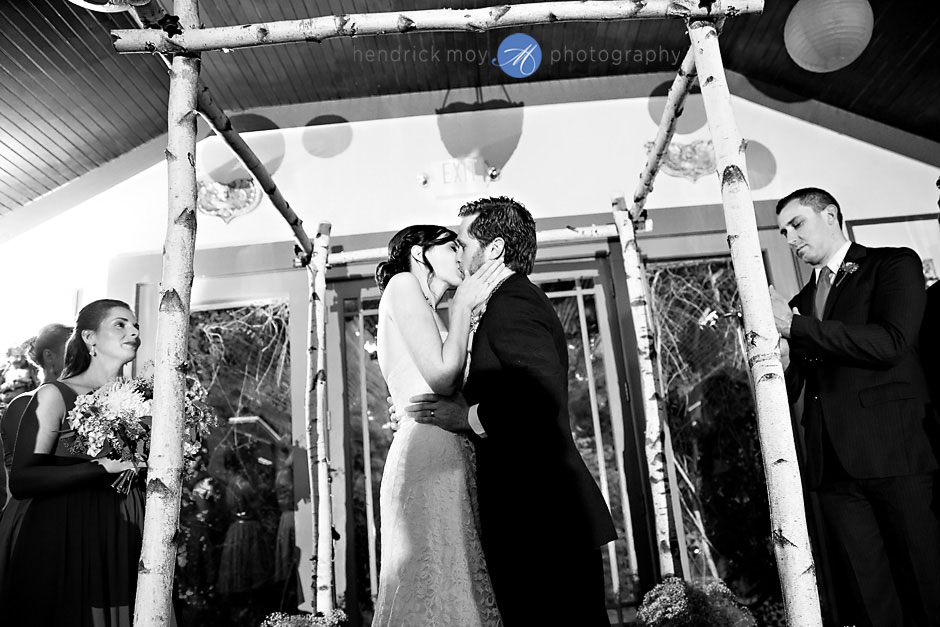 hudson valley wedding photography first kiss