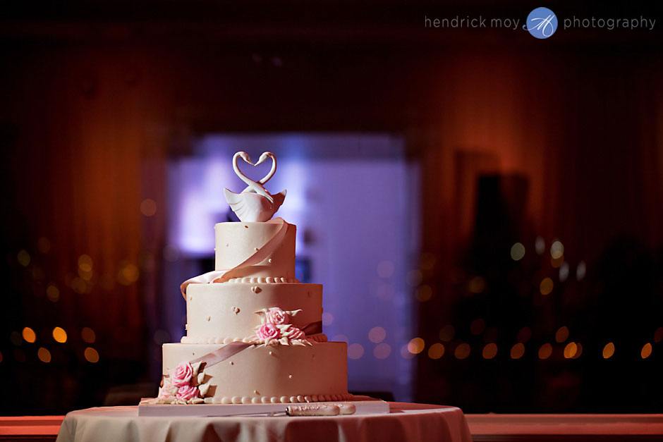 waterside restaurant wedding cake photography hendrick moy